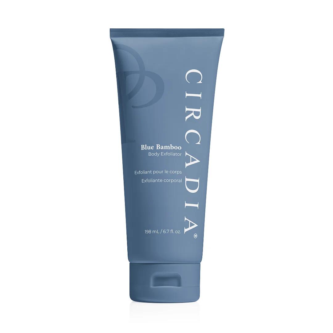 Tube van Circadia Blue Bamboo Body Exfoliator 240 ml met een blauwe dop en witte verpakking.