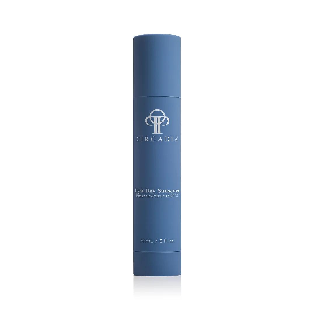 Witte tube Circadia Light Day Sunscreen SPF-37, 59 ml, met blauwe en grijze accenten.