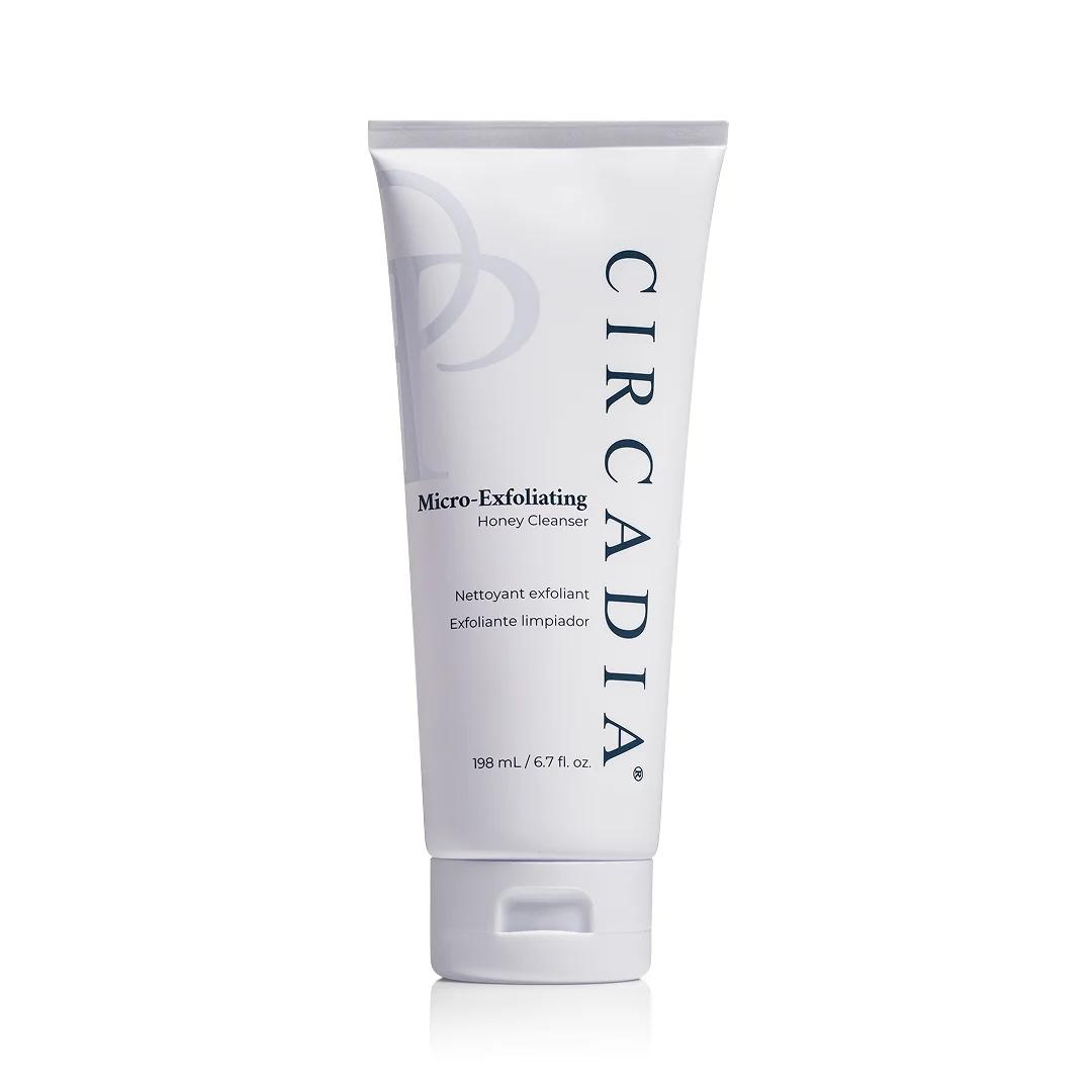 Witte tube Circadia Micro-Exfoliating Honey Cleanser 198 ml met grijze en gele accenten.