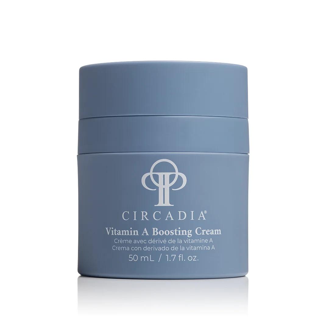 Witte pot met grijs deksel van Circadia Vitamin A Boosting Cream 50 ml op een witte achtergrond.